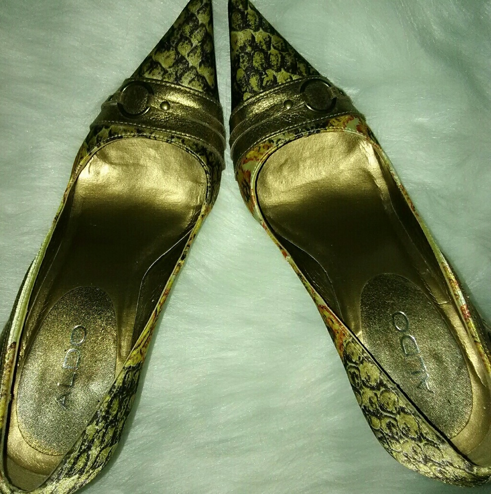 Shoes - Picture 5 of 8